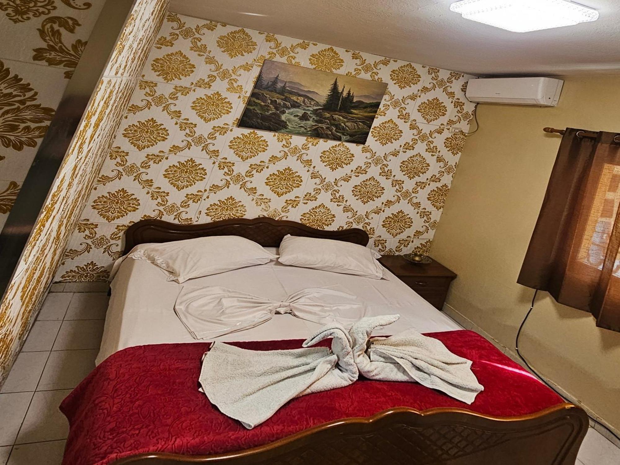 Dafina Hotel Tiranë Rom bilde